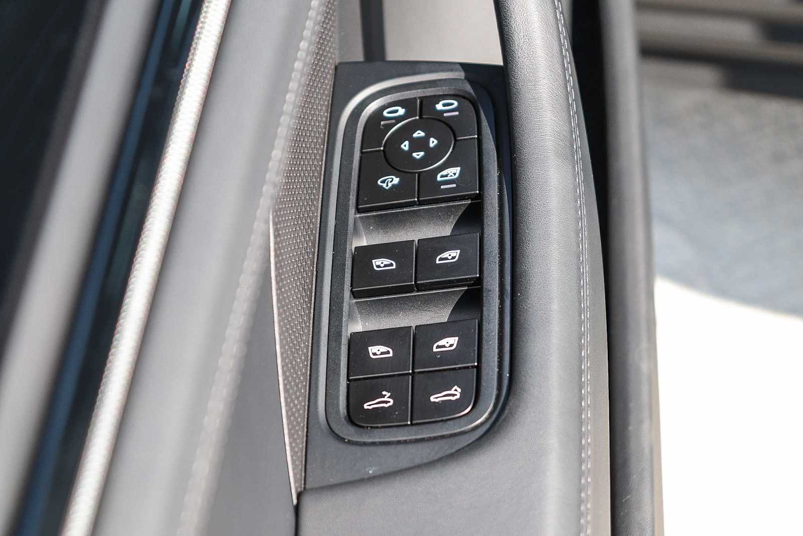 Thumbnail: 2025 Porsche Panamera - 26