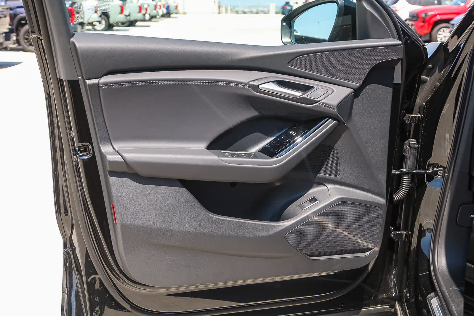 Thumbnail: 2025 Audi Q6 e-tron - 21