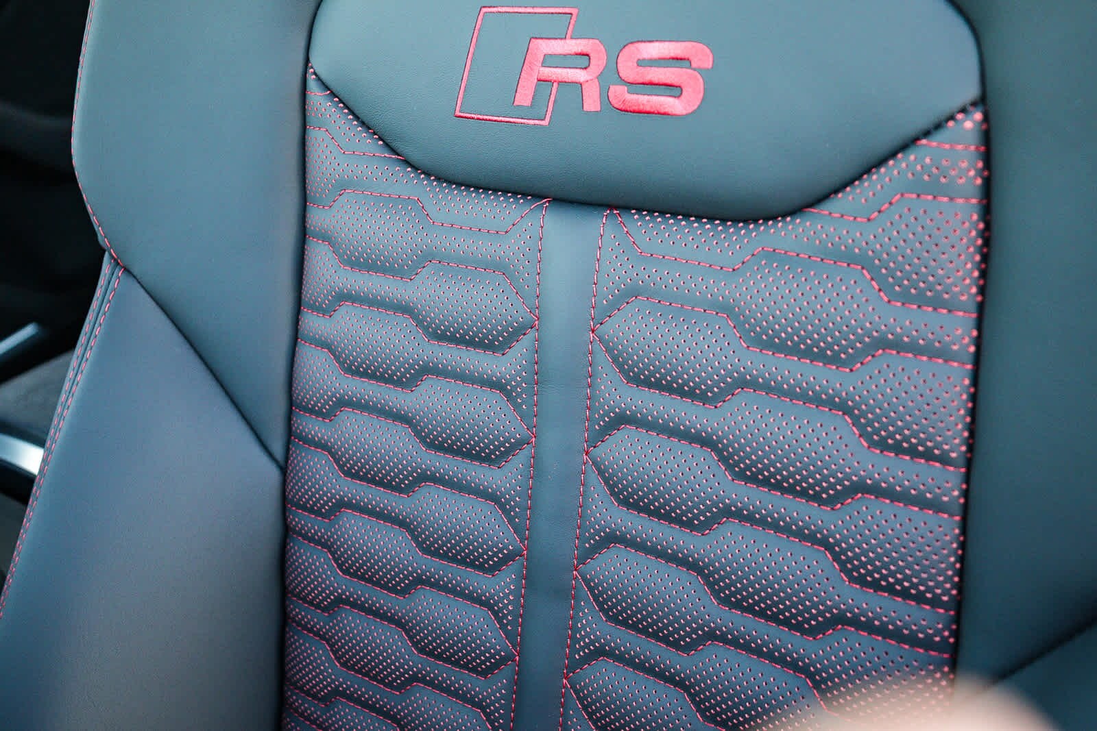 Thumbnail: 2025 Audi RS Q8 - 34