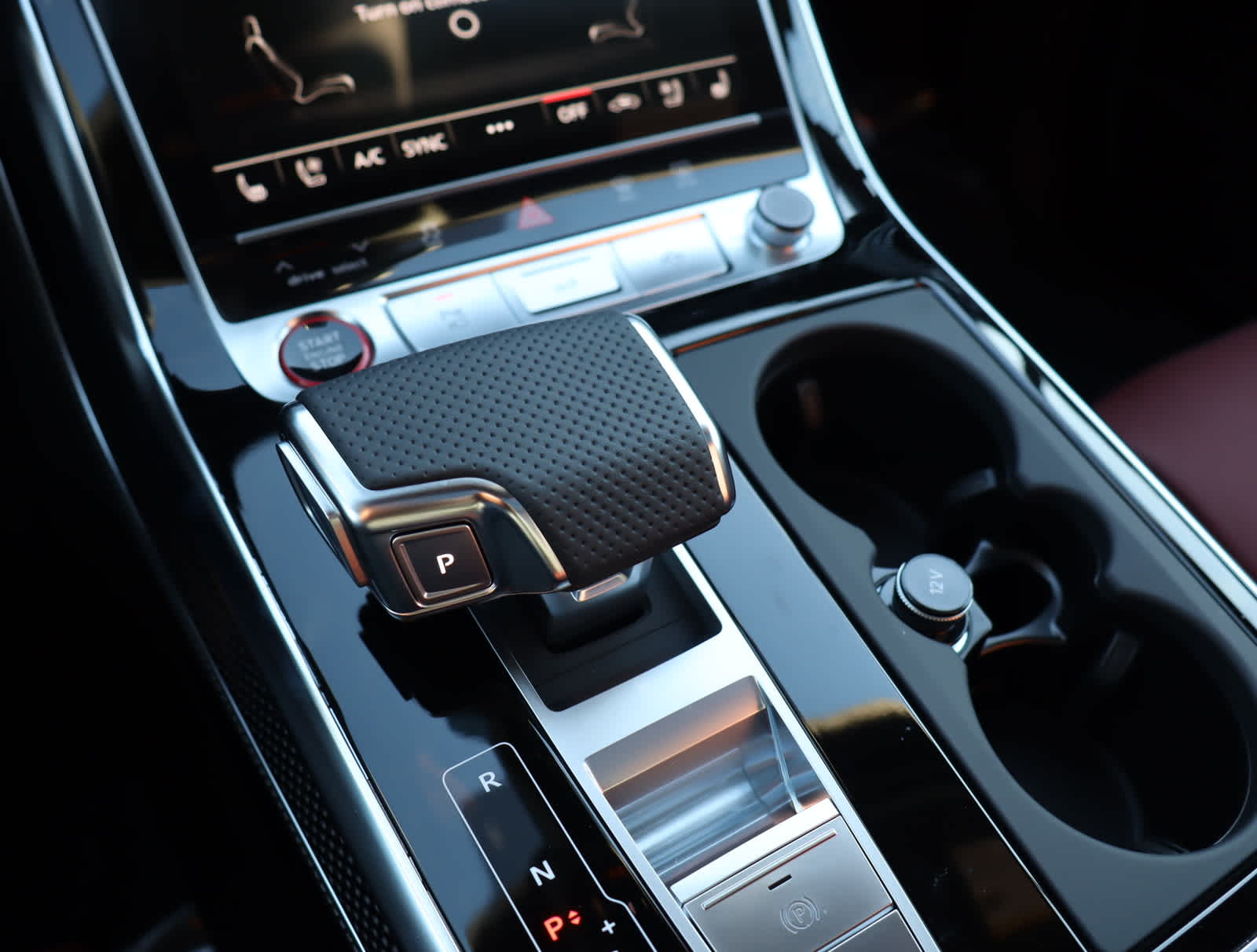 Thumbnail: 2024 Audi SQ7 - 25