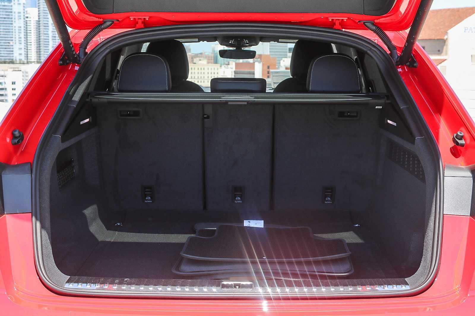 Thumbnail: 2025 Audi Q8 - 29