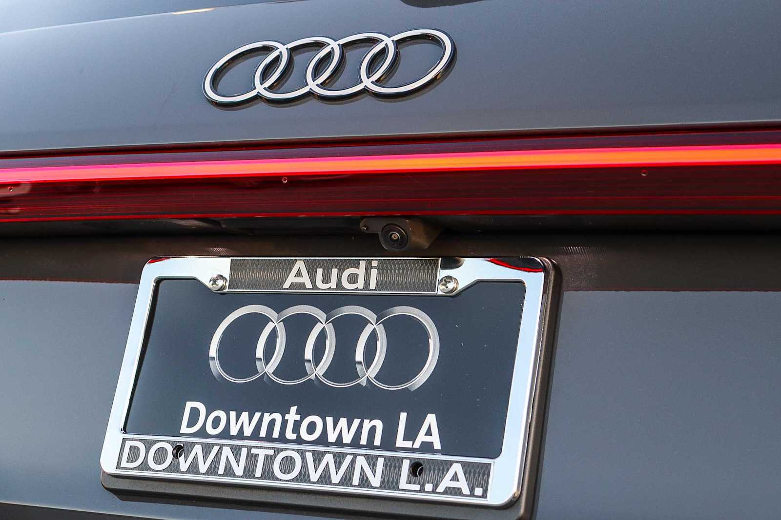 Thumbnail: 2025 Audi Q6 e-tron - 11