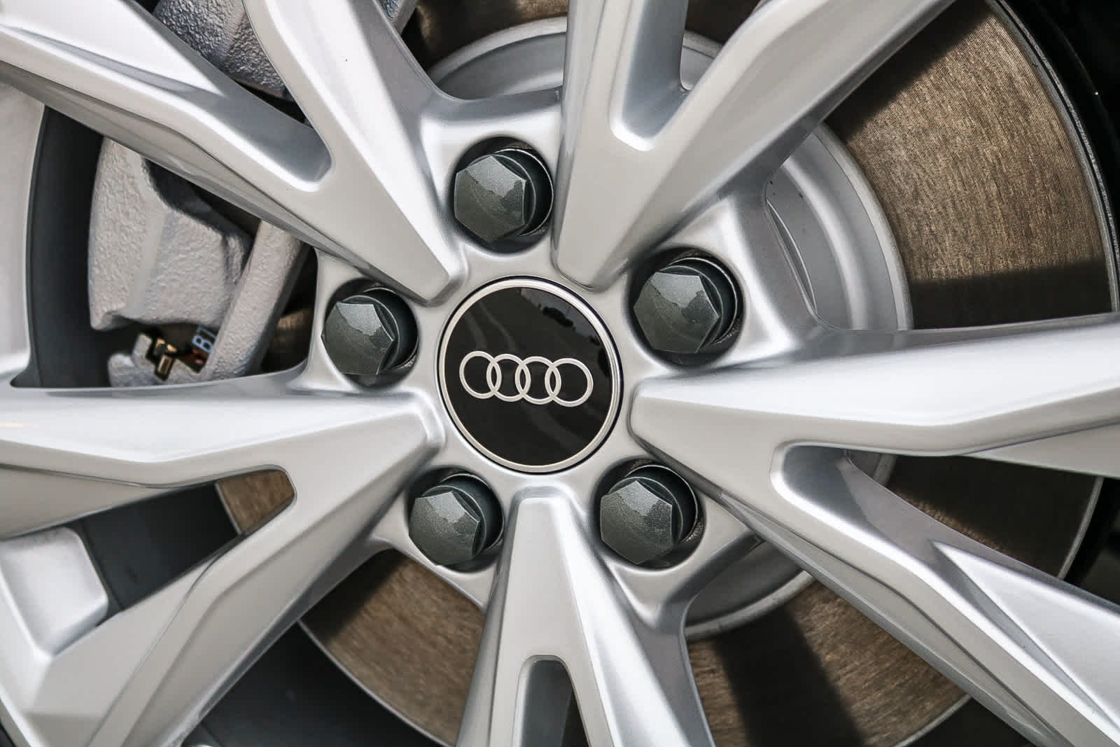 Thumbnail: 2025 Audi Q3 - 16