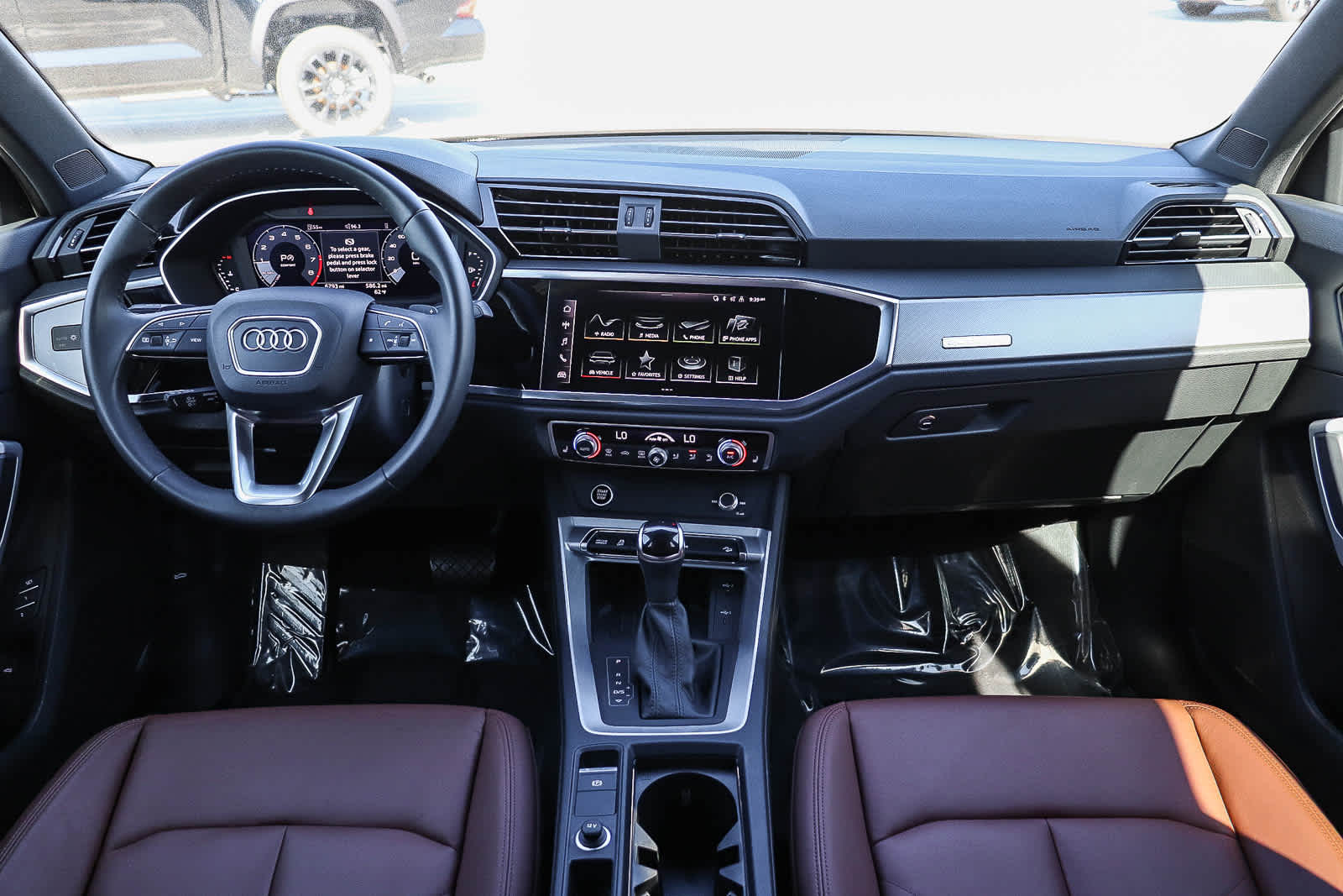 Thumbnail: 2025 Audi Q3 - 16