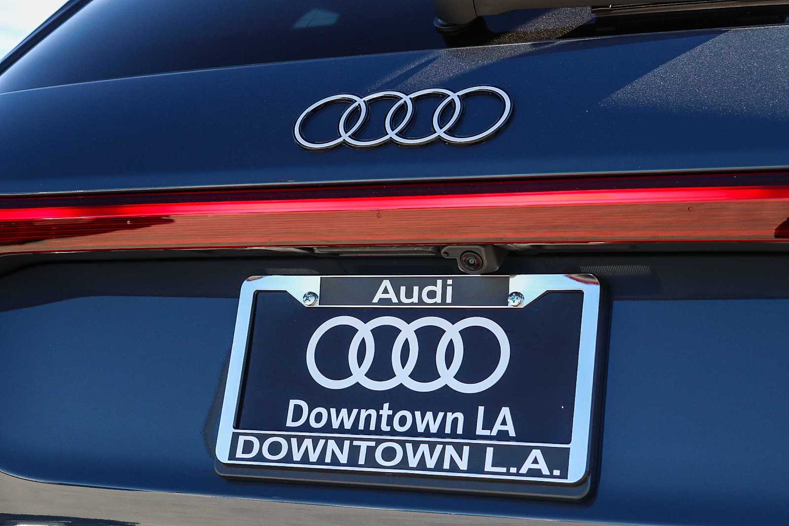 Thumbnail: 2025 Audi Q6 e-tron - 11