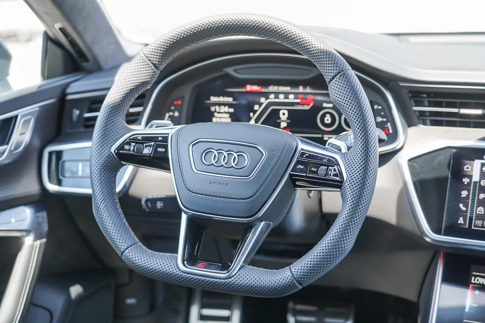 Thumbnail: 2025 Audi RS 7 - 30
