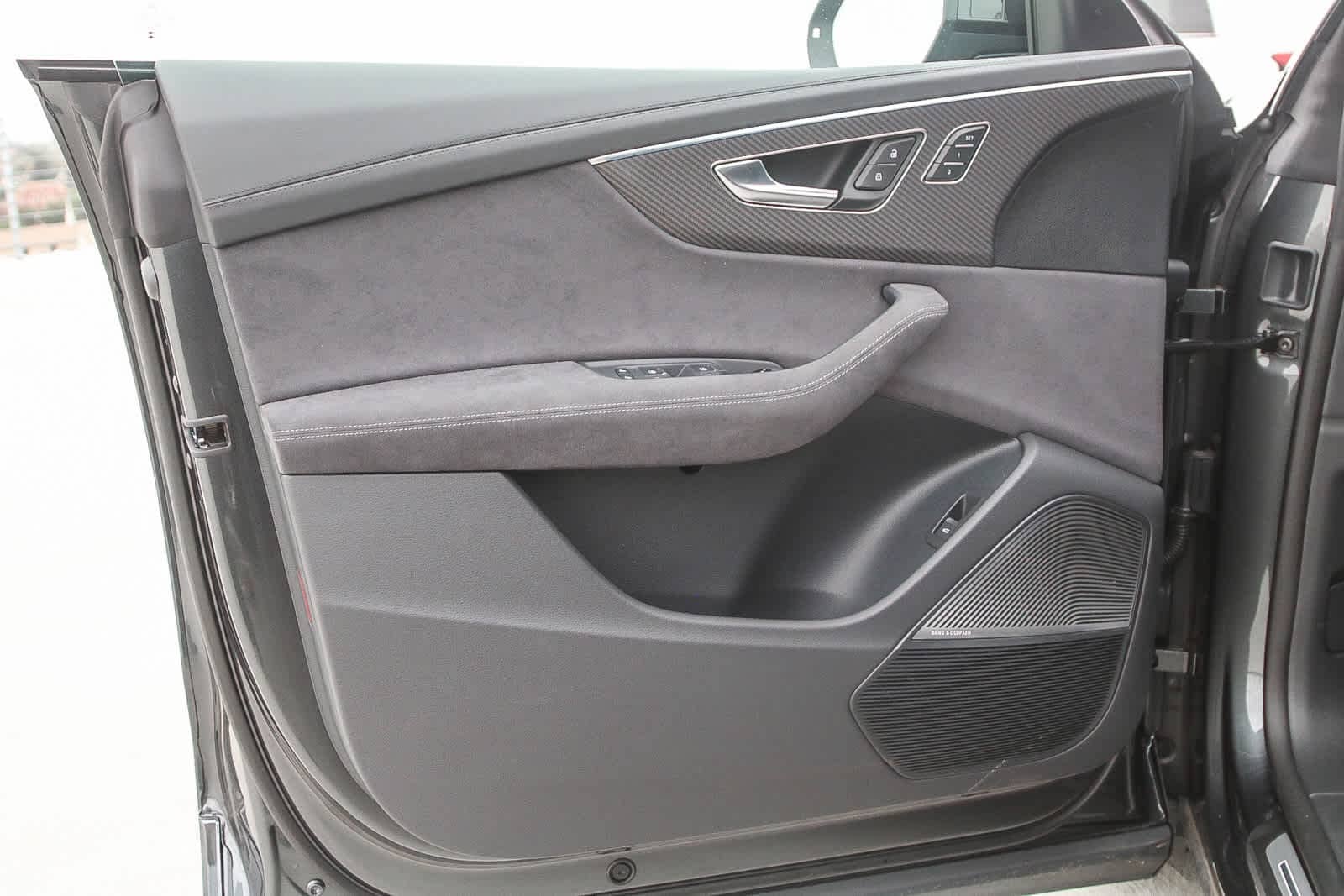 Thumbnail: 2025 Audi RS Q8 - 23