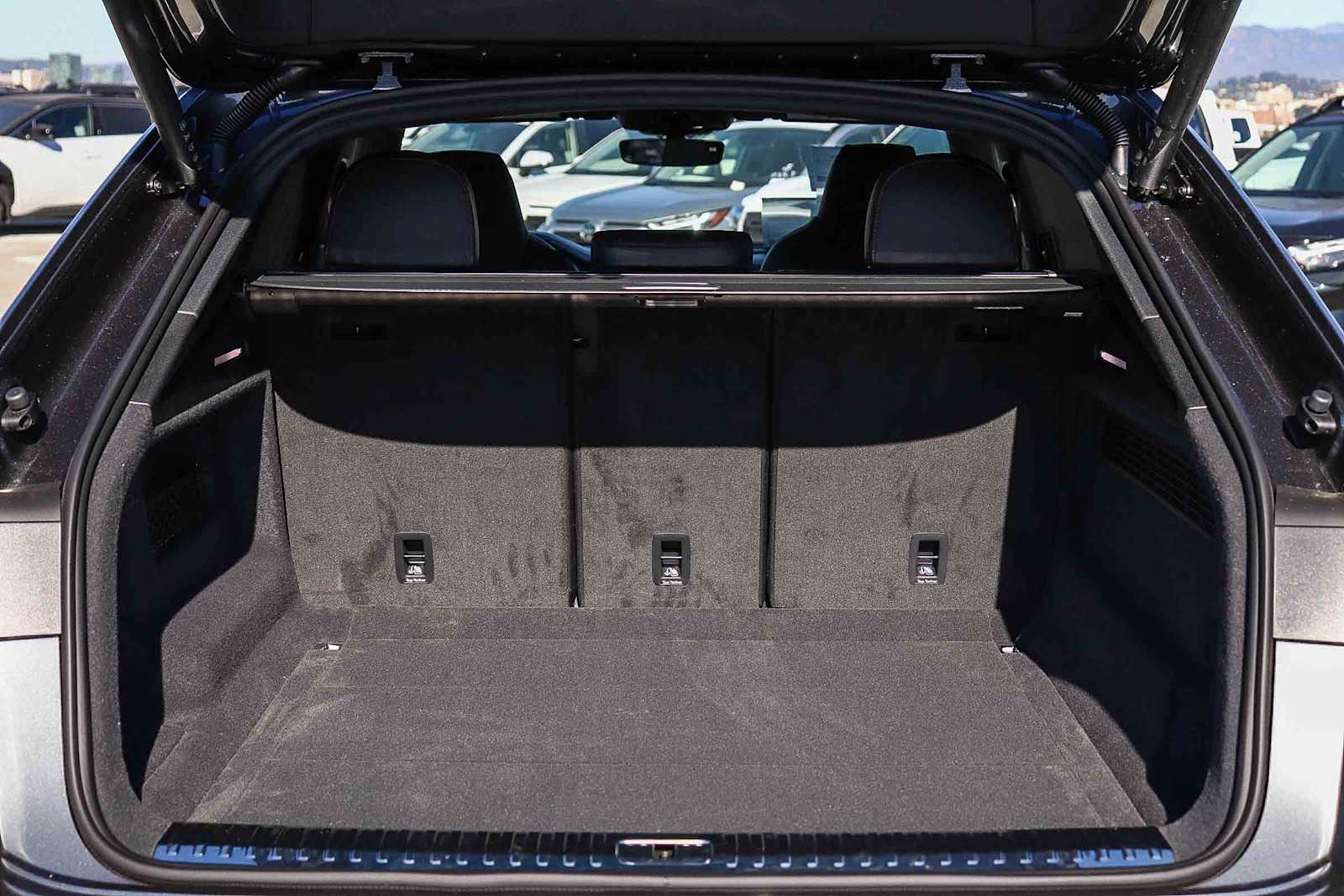 Thumbnail: 2026 Audi Q8 - 39