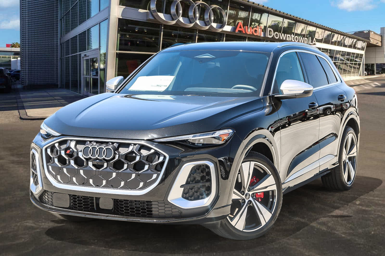 Thumbnail: 2025 Audi SQ5 - 1