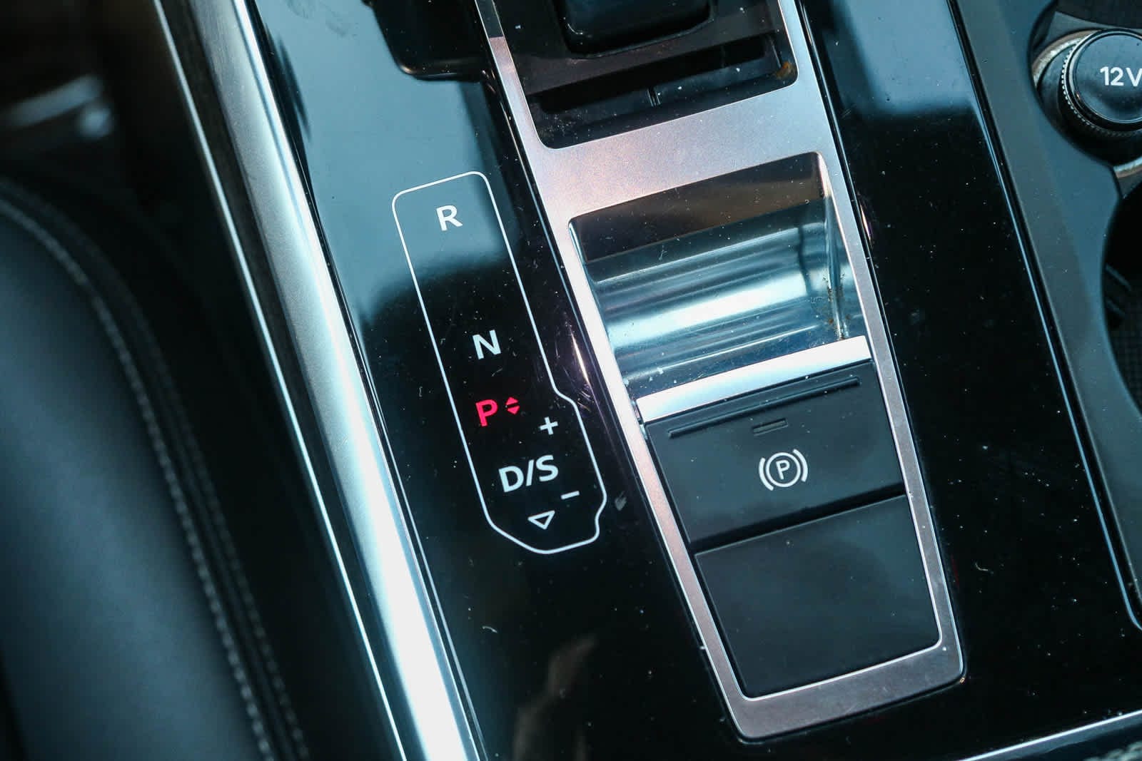 Thumbnail: 2019 Audi Q8 - 23