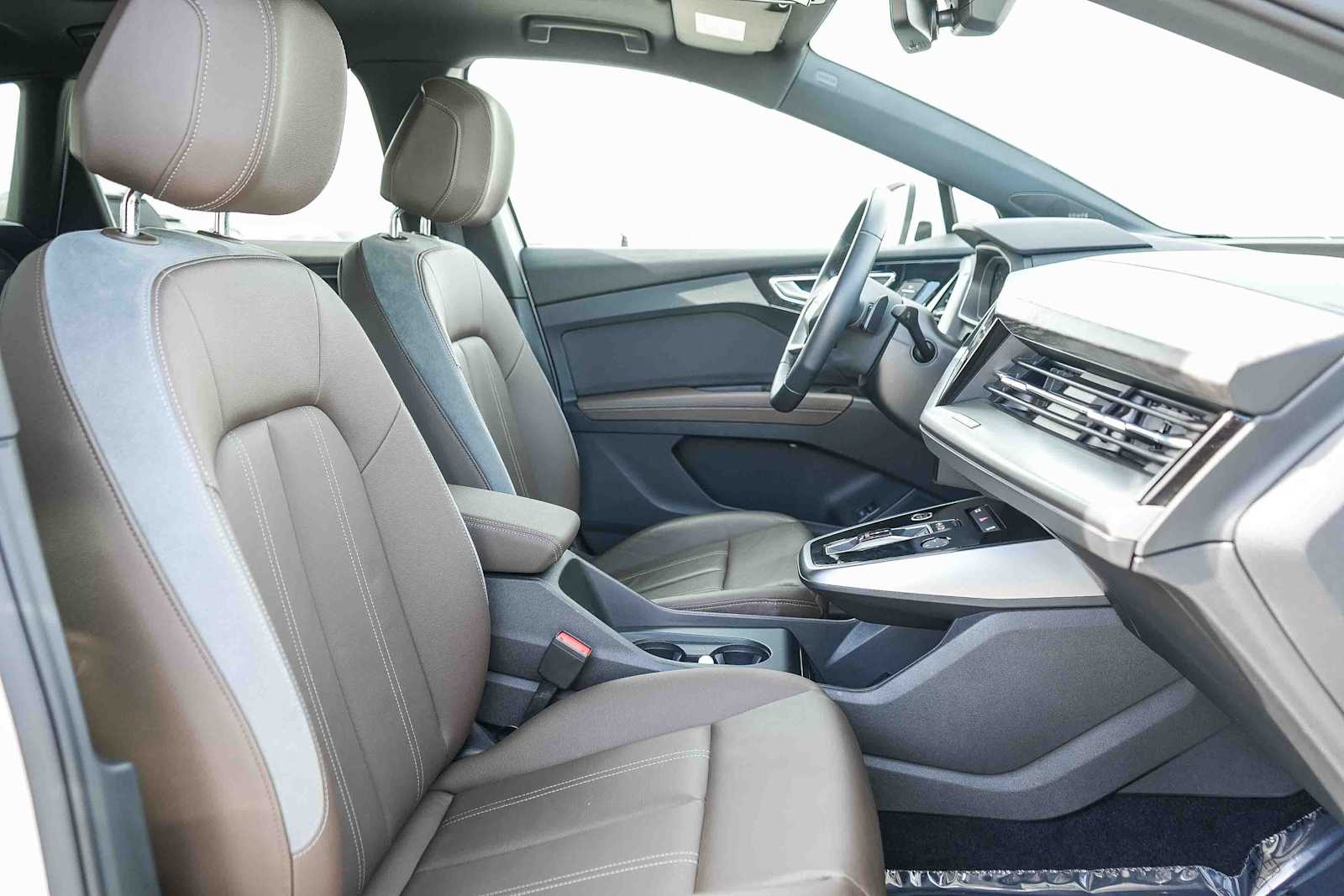 Thumbnail: 2023 Audi Q4 e-tron - 24