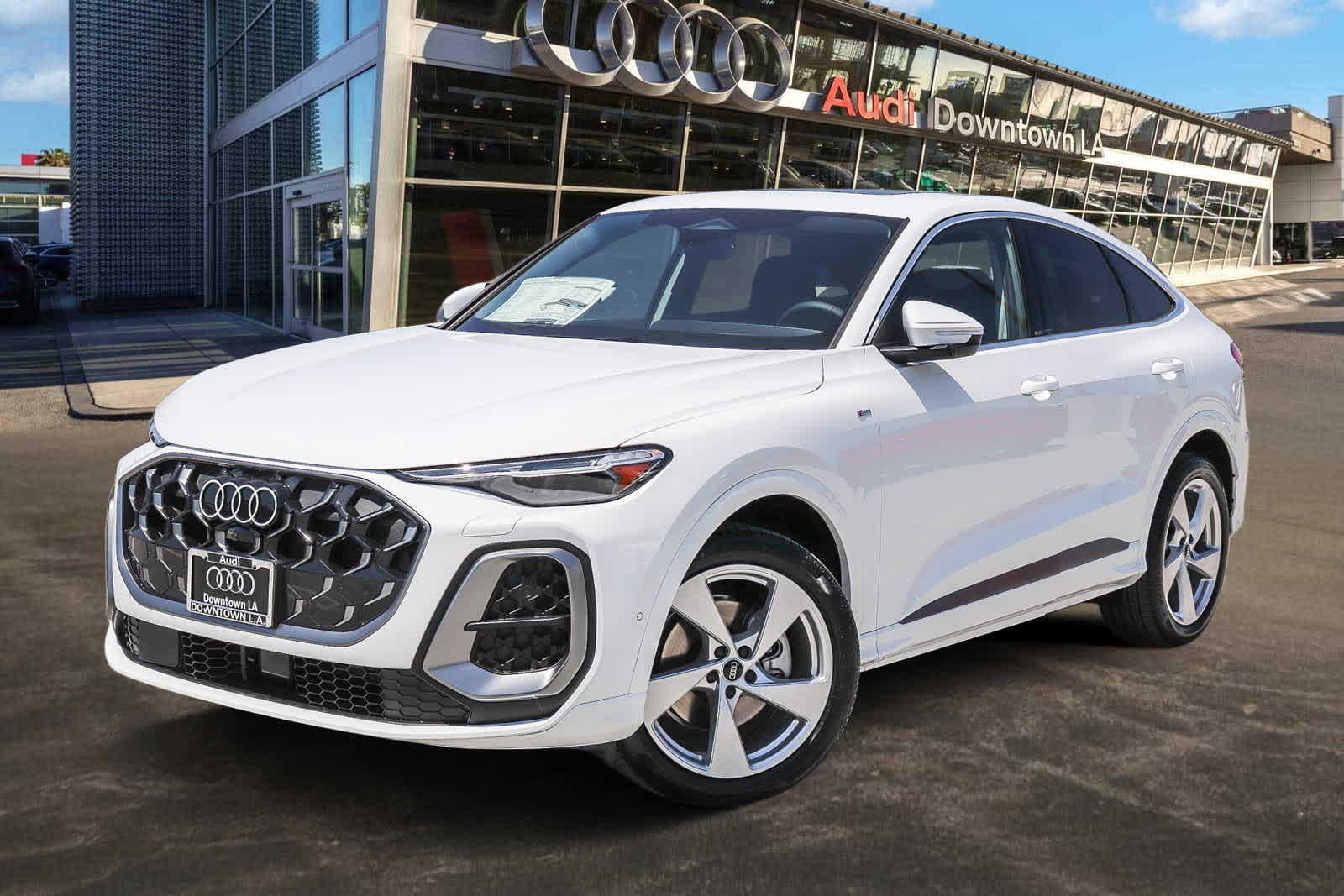 Thumbnail: 2025 Audi Q5 - 1