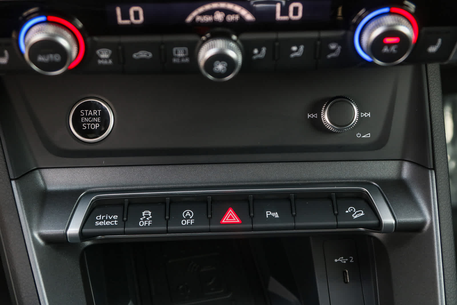 Thumbnail: 2025 Audi Q3 - 28