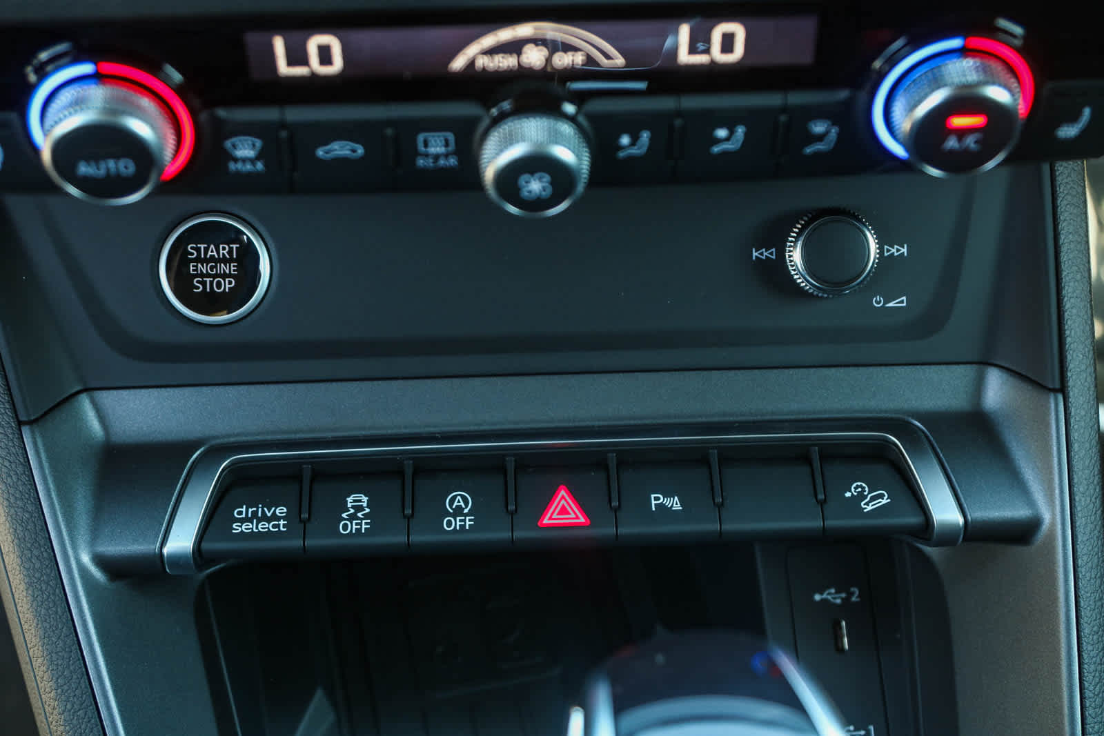 Thumbnail: 2025 Audi Q3 - 28