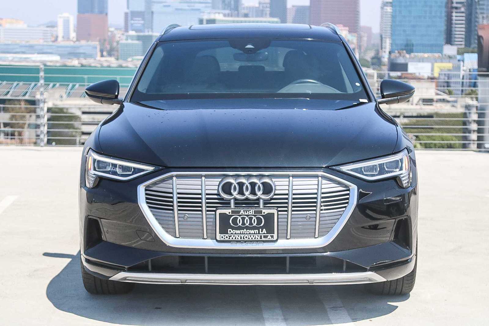 Thumbnail: 2022 Audi e-tron - 2