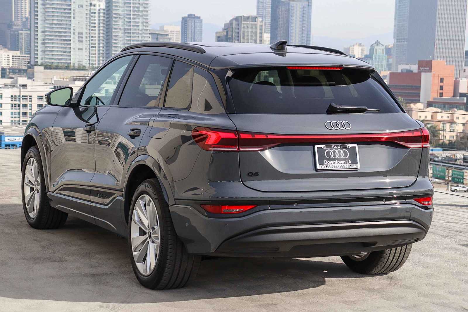 Thumbnail: 2025 Audi Q6 e-tron - 6