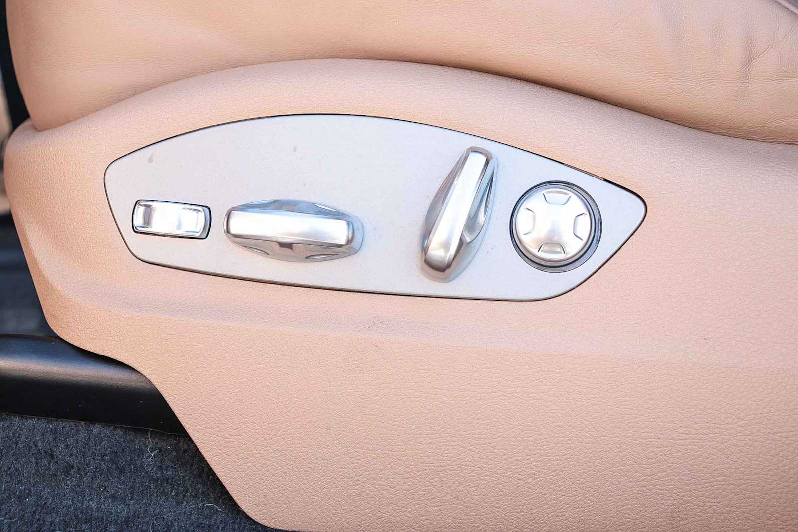 Thumbnail: 2024 Porsche Macan - 26