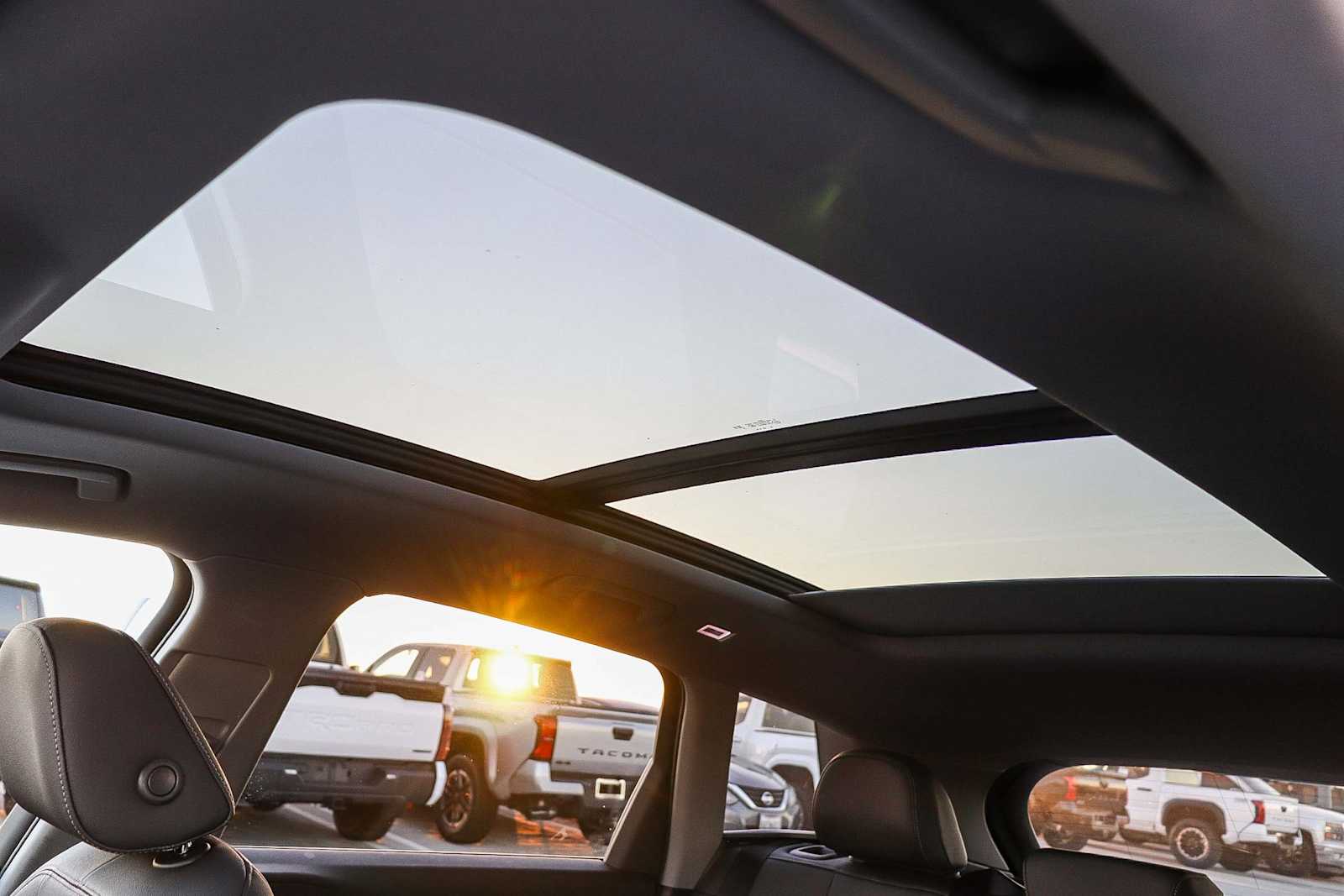 Thumbnail: 2025 Audi Q6 e-tron - 33