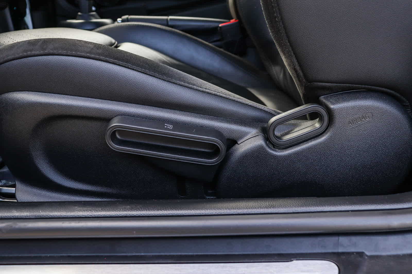 Thumbnail: 2023 MINI Cooper Hardtop - 25