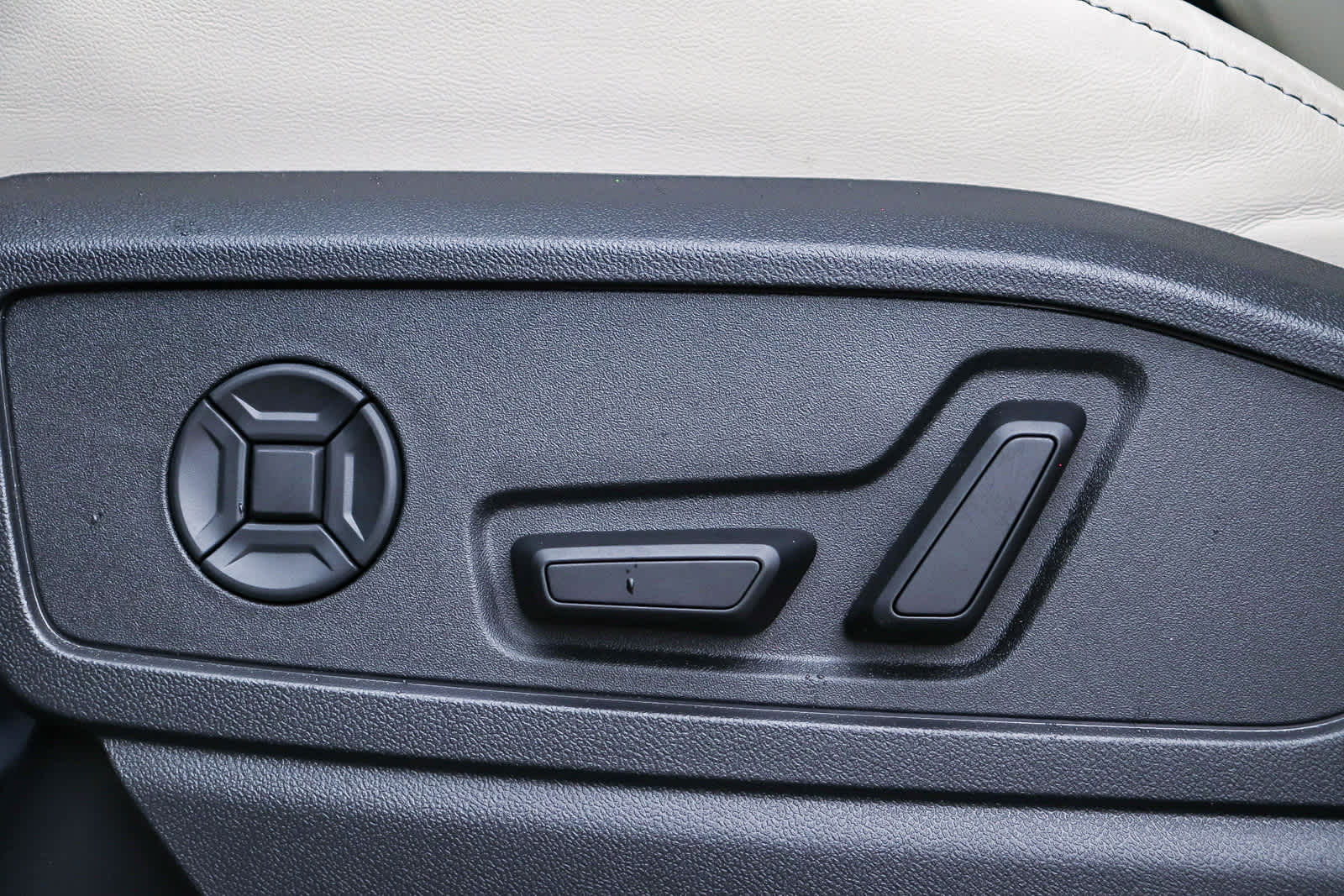 Thumbnail: 2025 Audi Q5 - 25