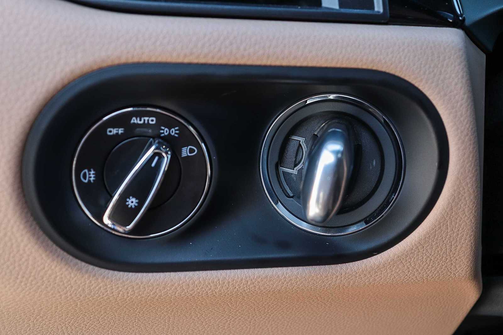 Thumbnail: 2024 Porsche Macan - 30