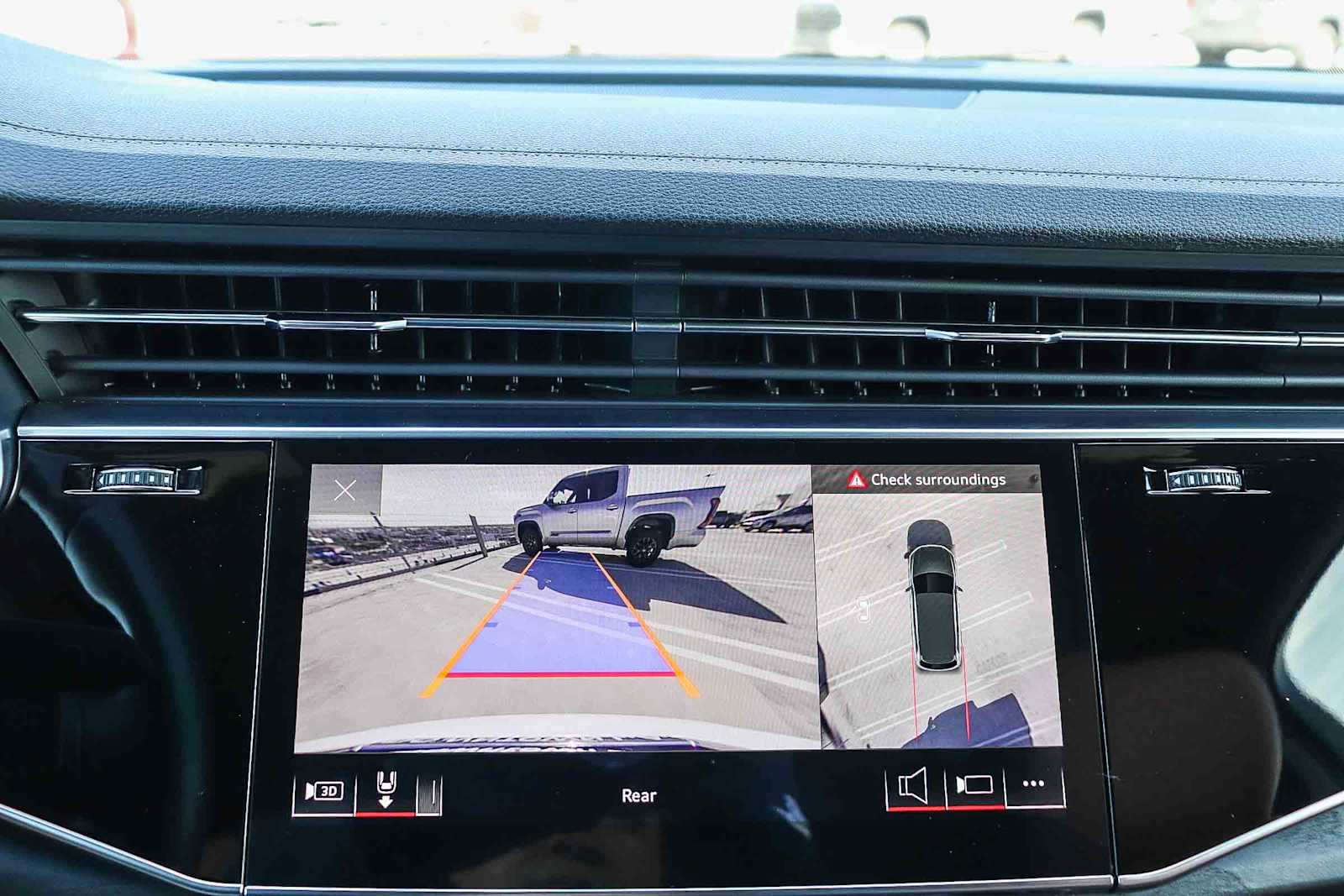 Thumbnail: 2023 Audi Q7 - 31