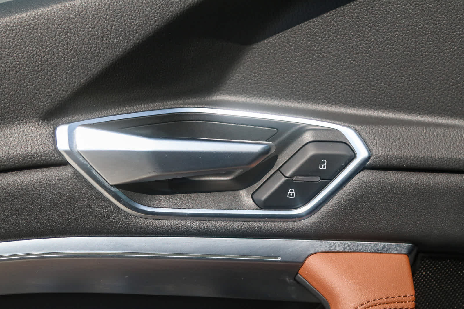 Thumbnail: 2022 Audi e-tron - 25