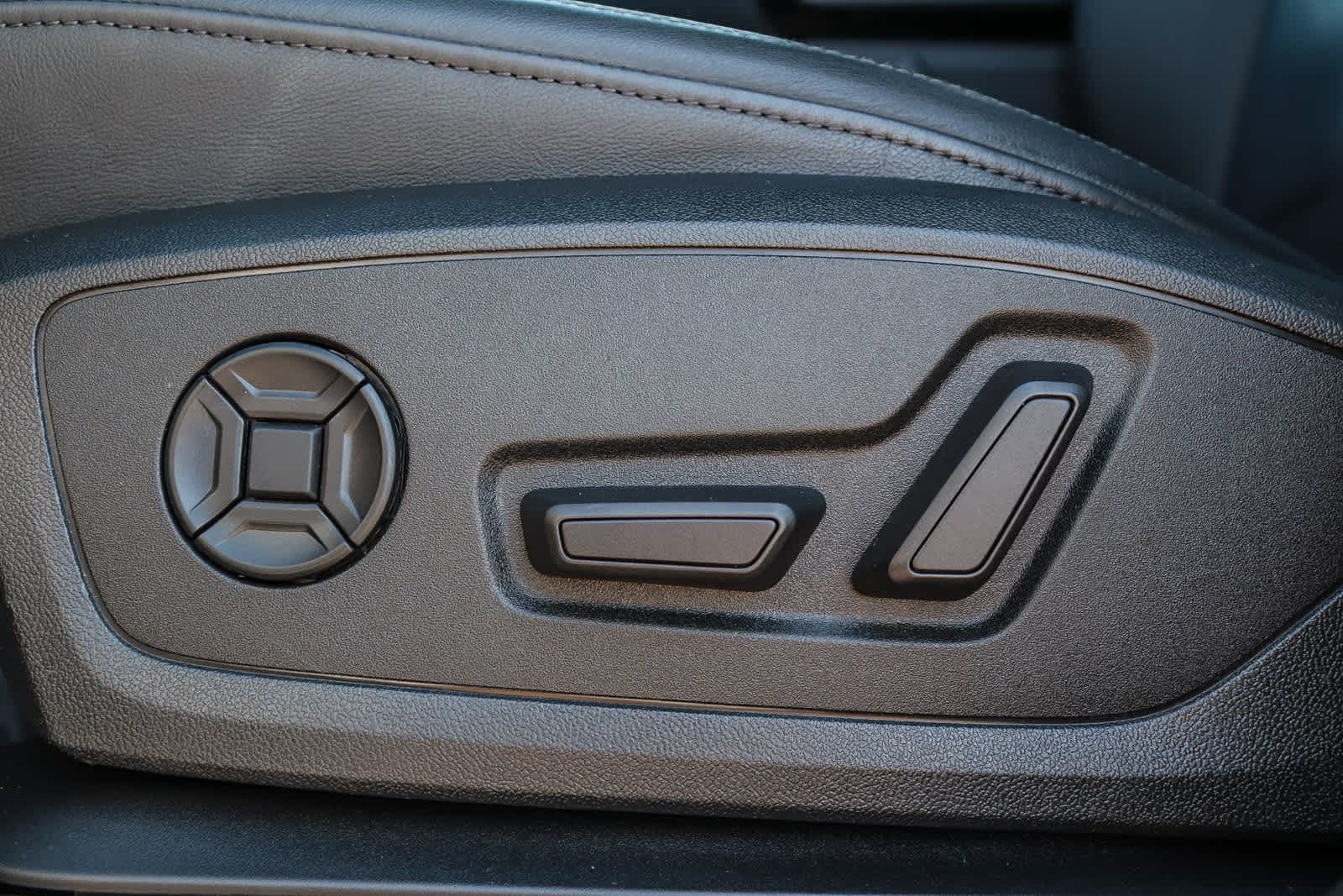 Thumbnail: 2023 Audi Q3 - 25