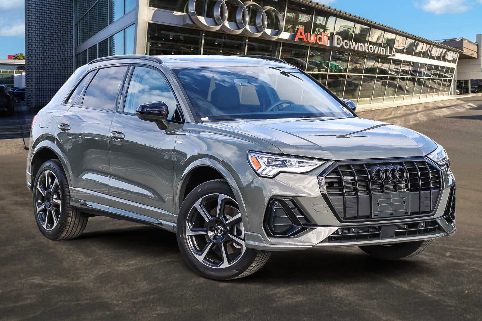 Thumbnail: 2025 Audi Q3 - 1
