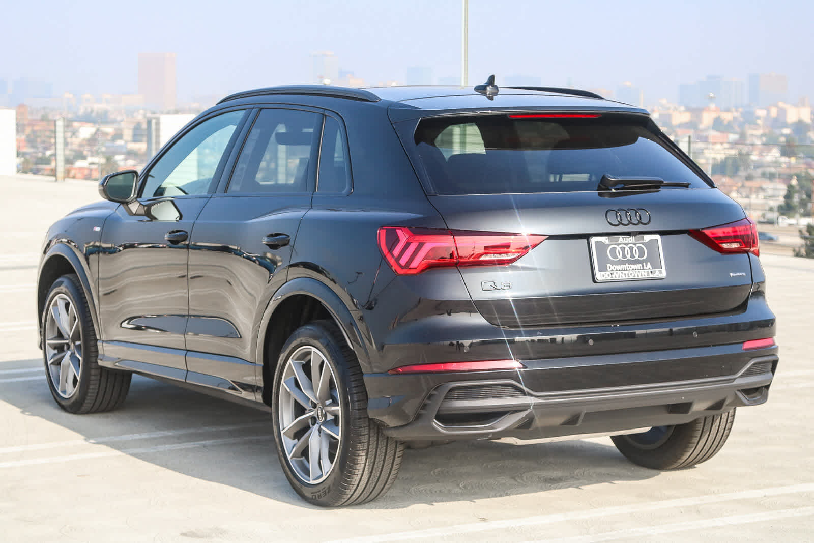 Thumbnail: 2025 Audi Q3 - 10