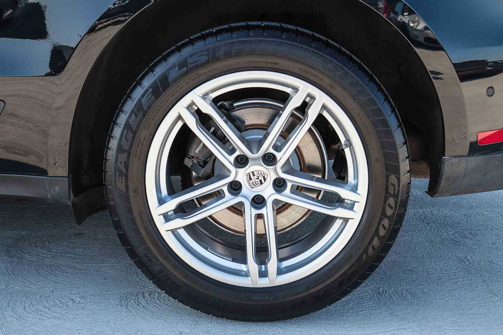 Thumbnail: 2023 Porsche Macan - 12