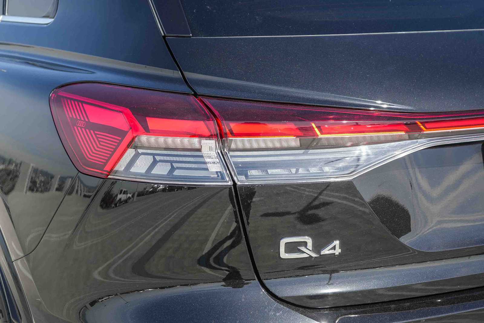 Thumbnail: 2023 Audi Q4 e-tron - 10