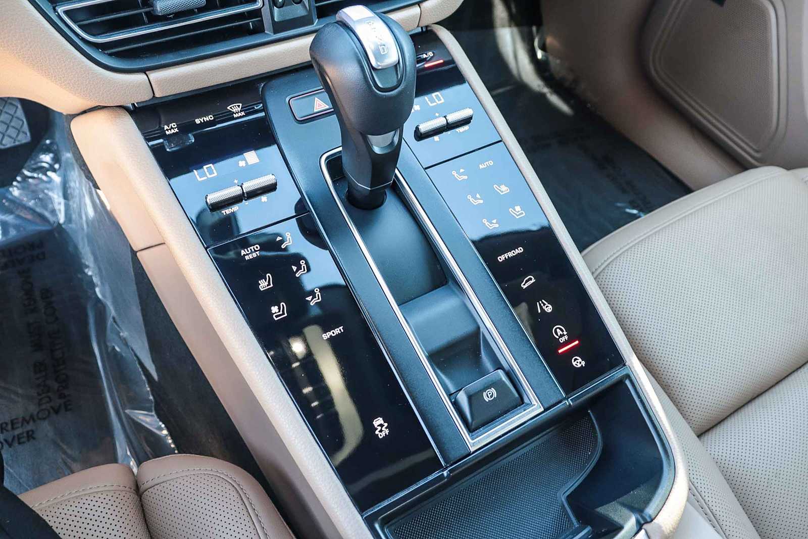 Thumbnail: 2024 Porsche Macan - 24