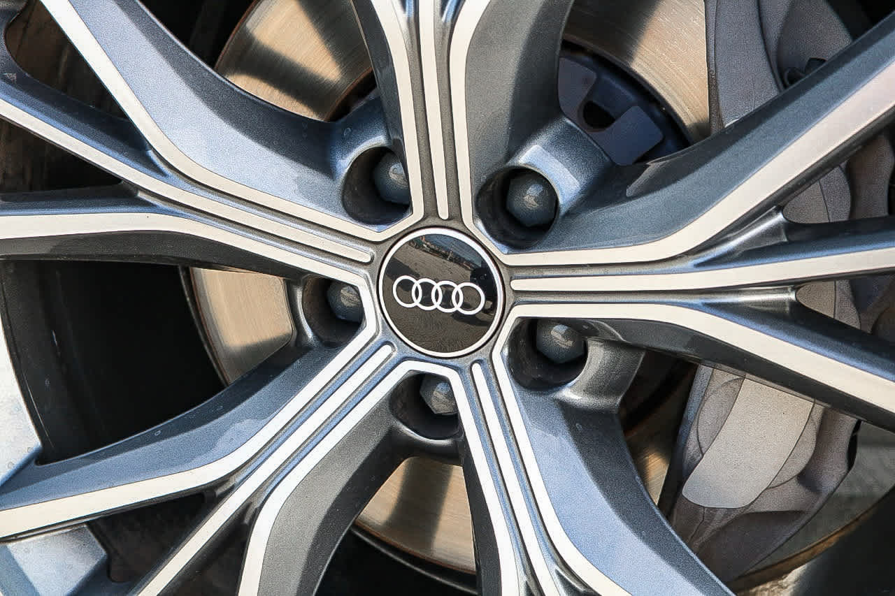 Thumbnail: 2022 Audi Q8 - 15