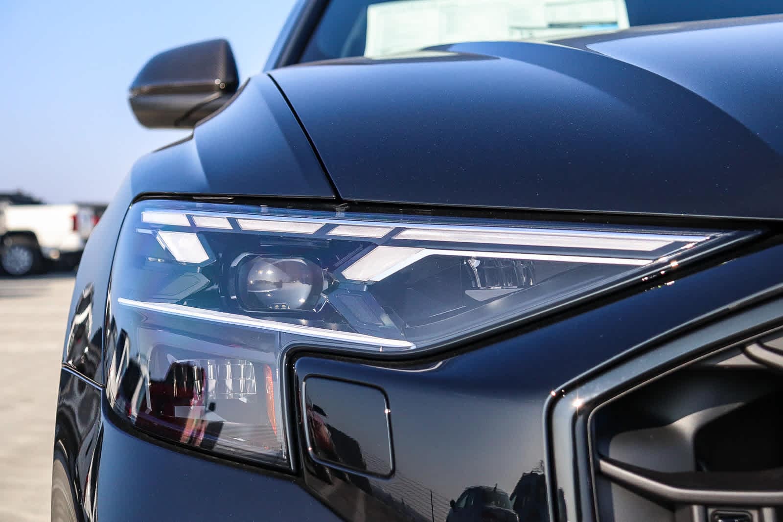 Thumbnail: 2026 Audi Q8 - 9