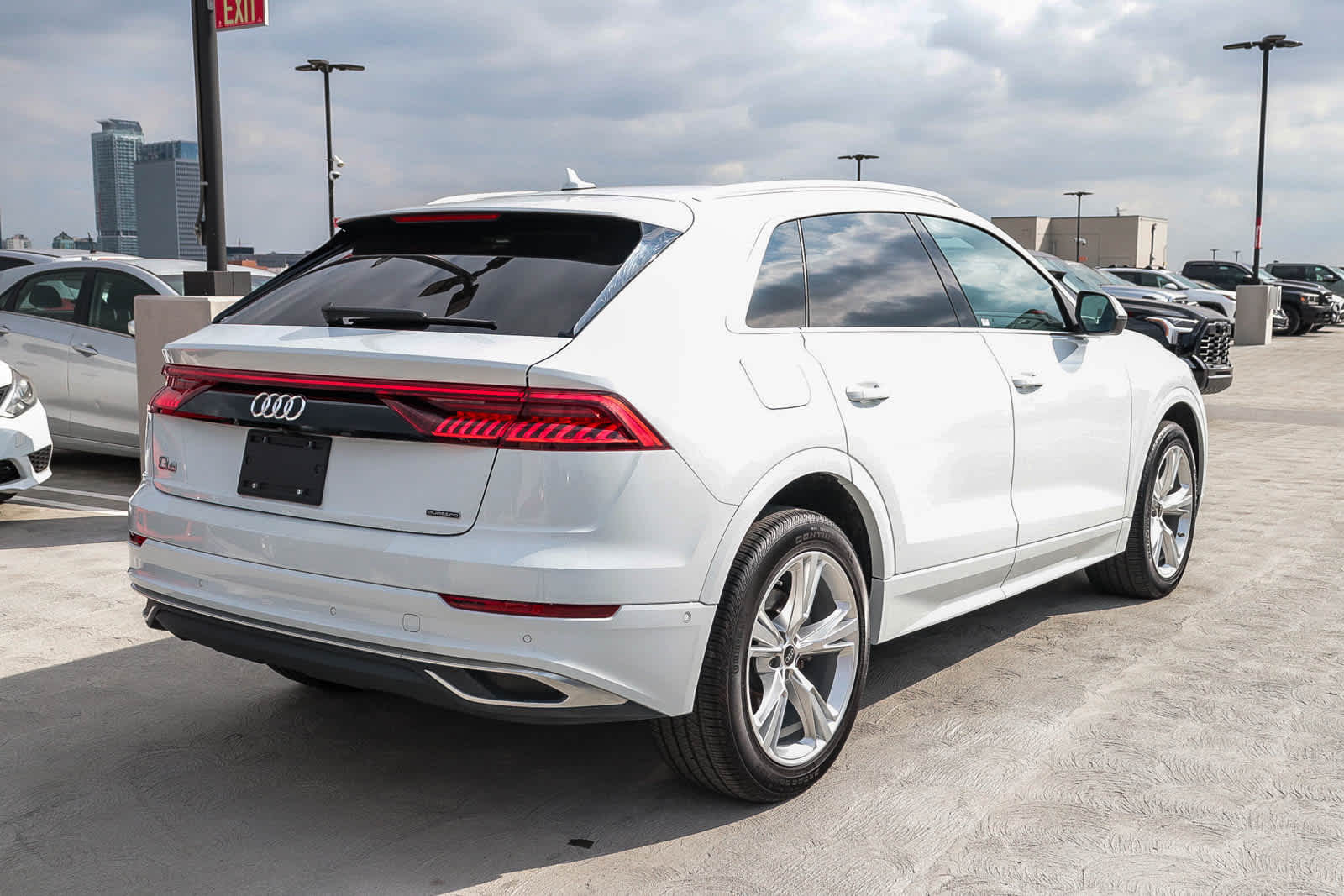 Thumbnail: 2023 Audi Q8 - 14