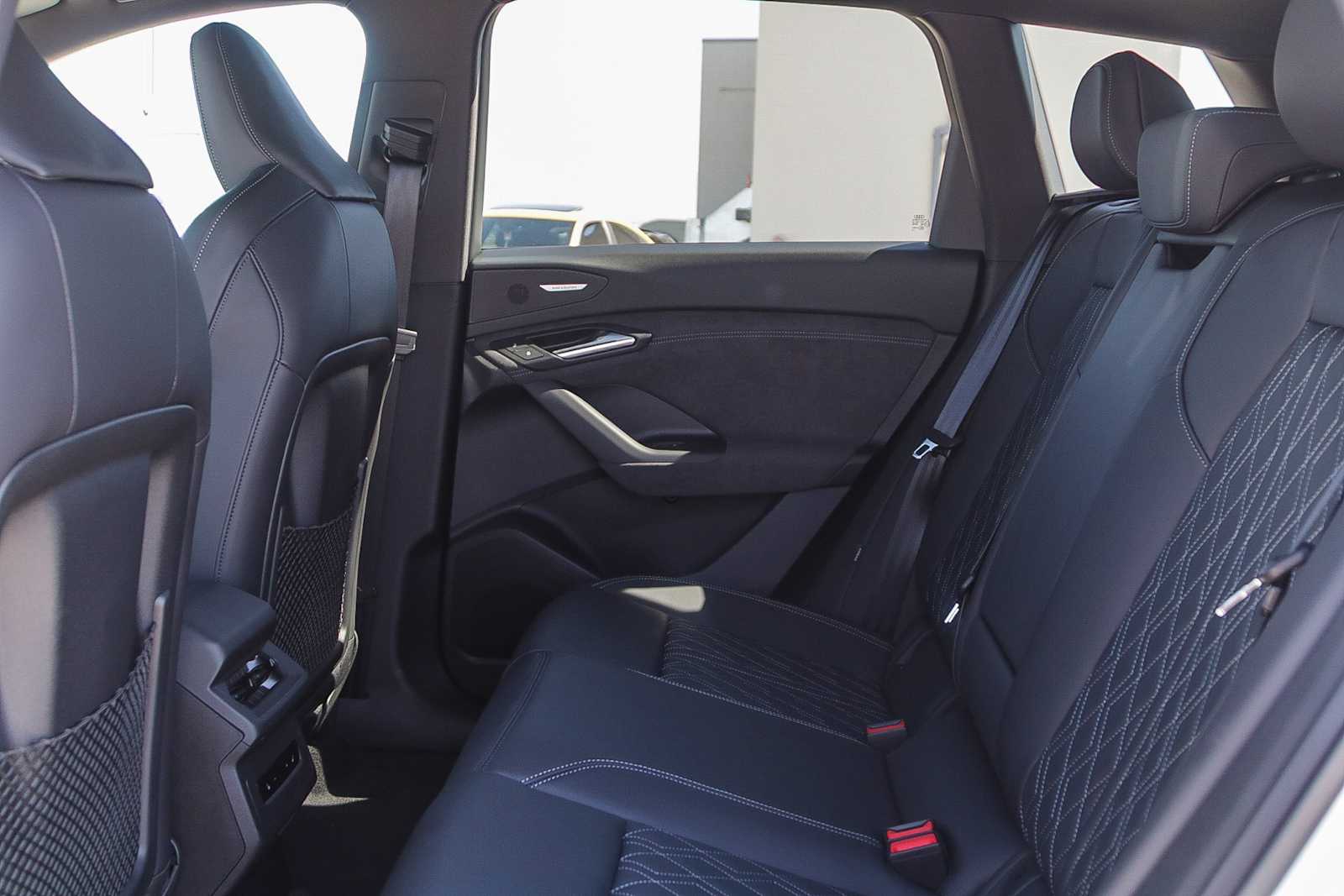 Thumbnail: 2025 Audi SQ6 e-tron - 18