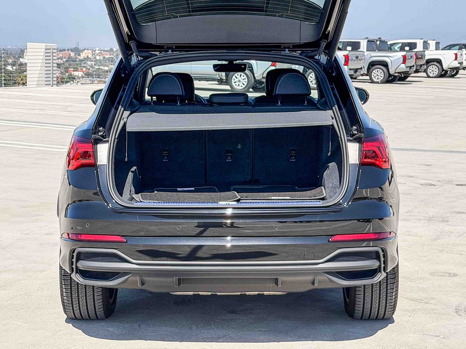 Thumbnail: 2025 Audi Q3 - 36