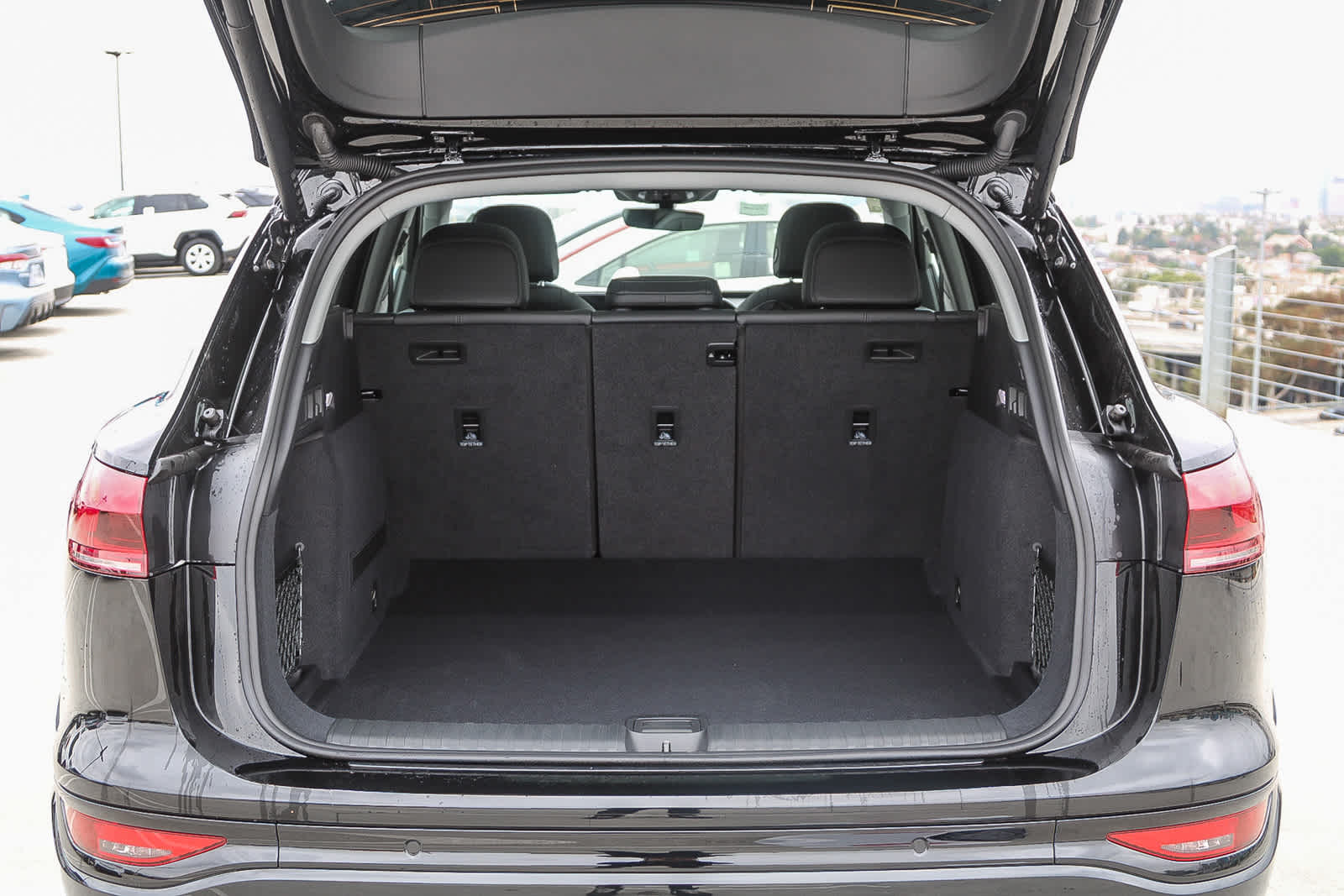 Thumbnail: 2025 Audi Q6 e-tron - 28