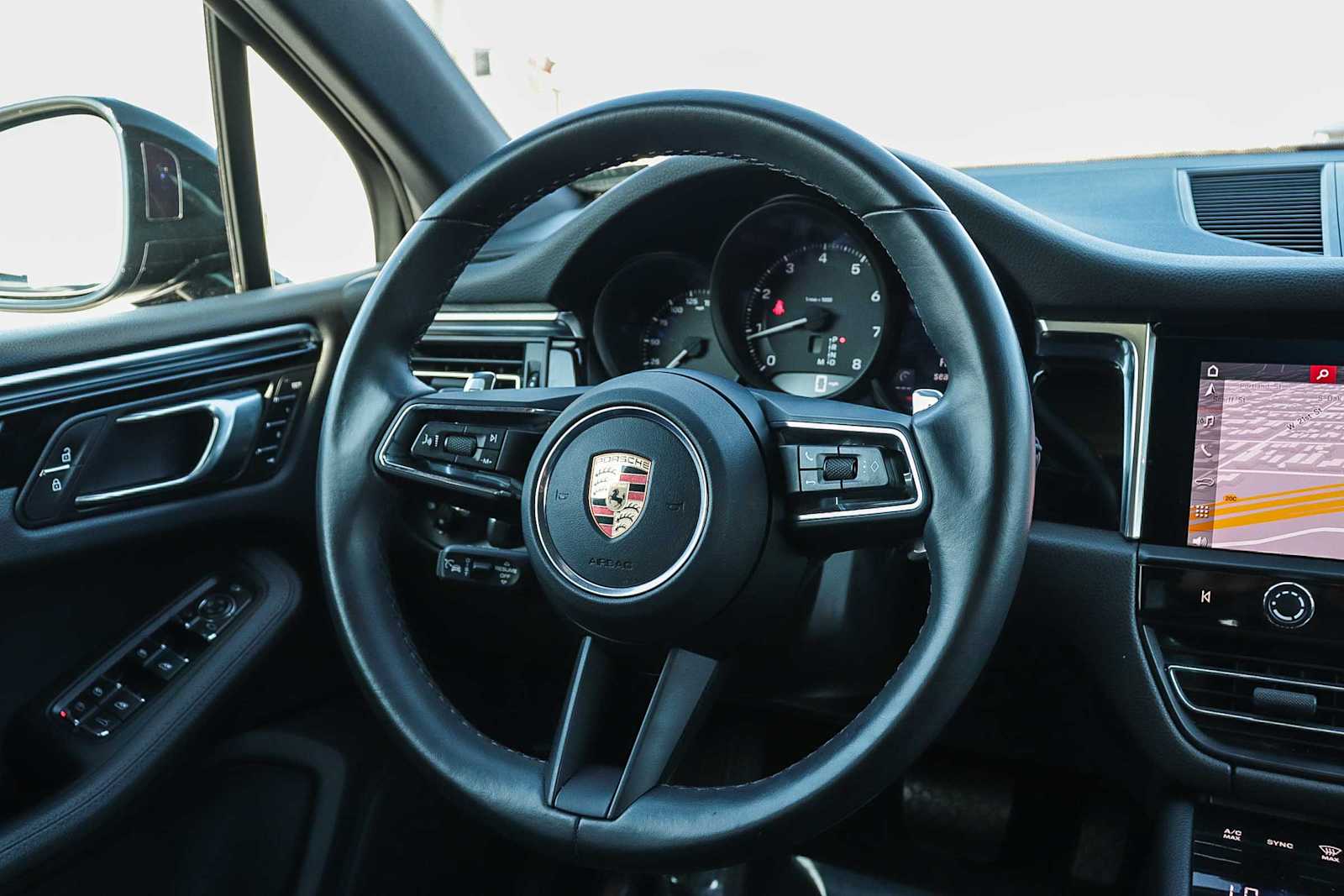 Thumbnail: 2023 Porsche Macan - 17