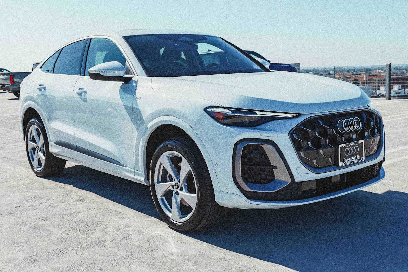 Thumbnail: 2025 Audi Q5 - 4