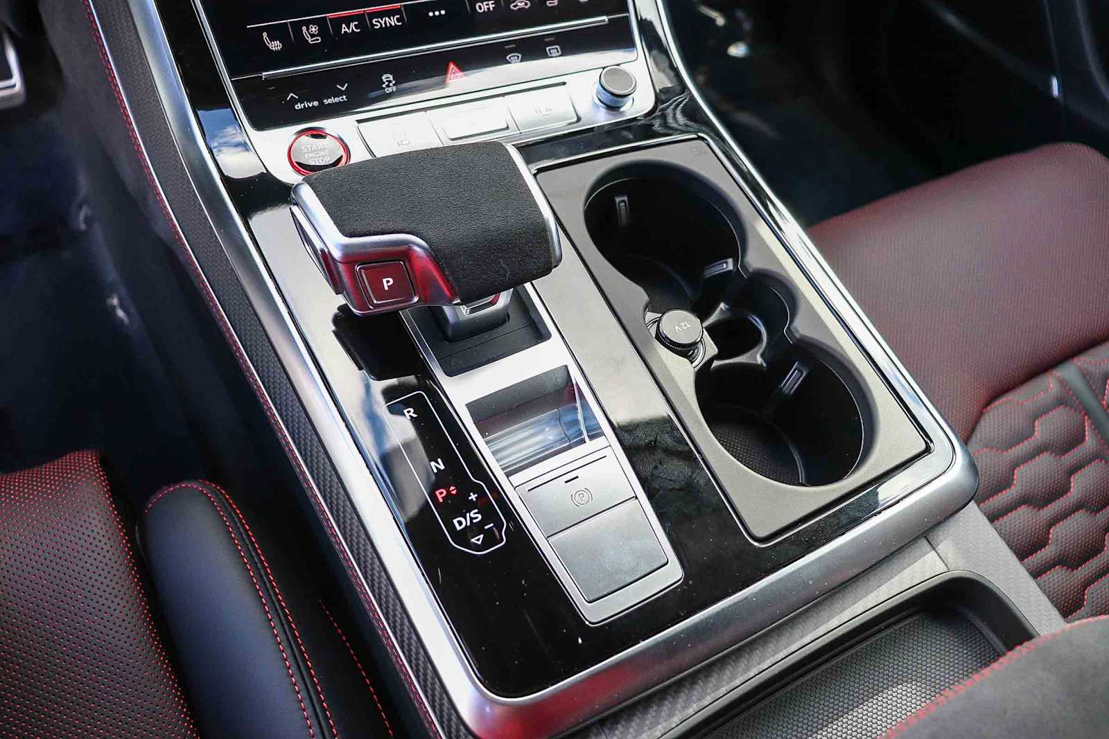 Thumbnail: 2026 Audi RS Q8 - 26