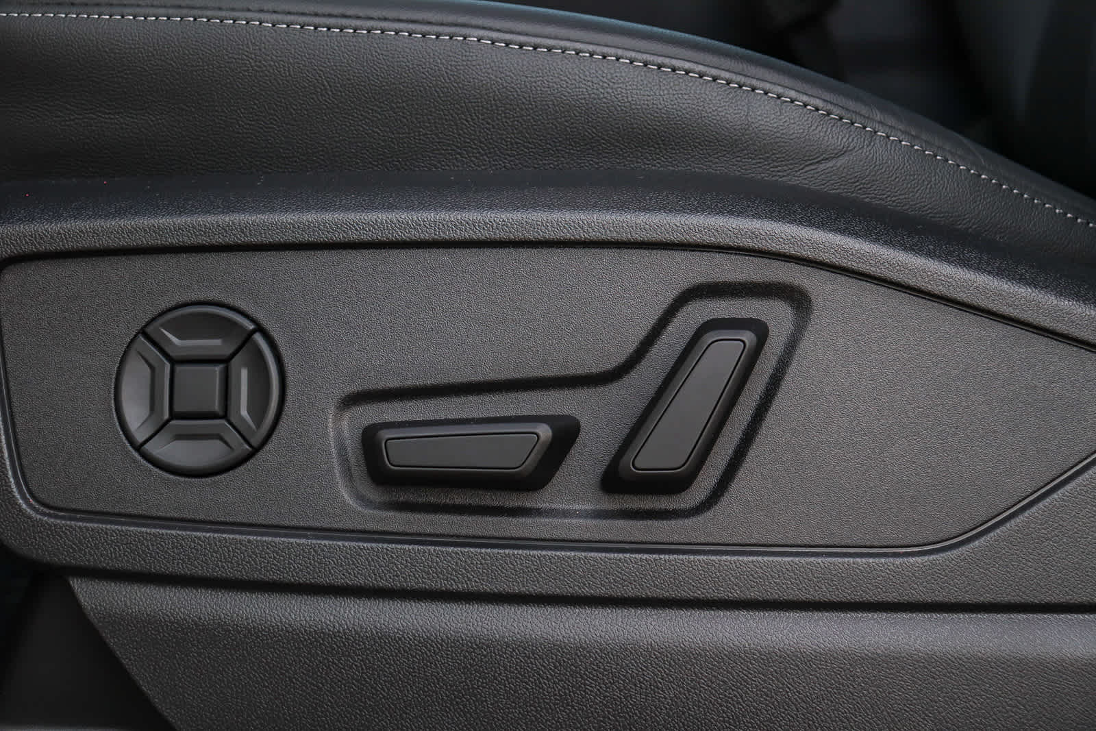 Thumbnail: 2025 Audi Q5 - 24