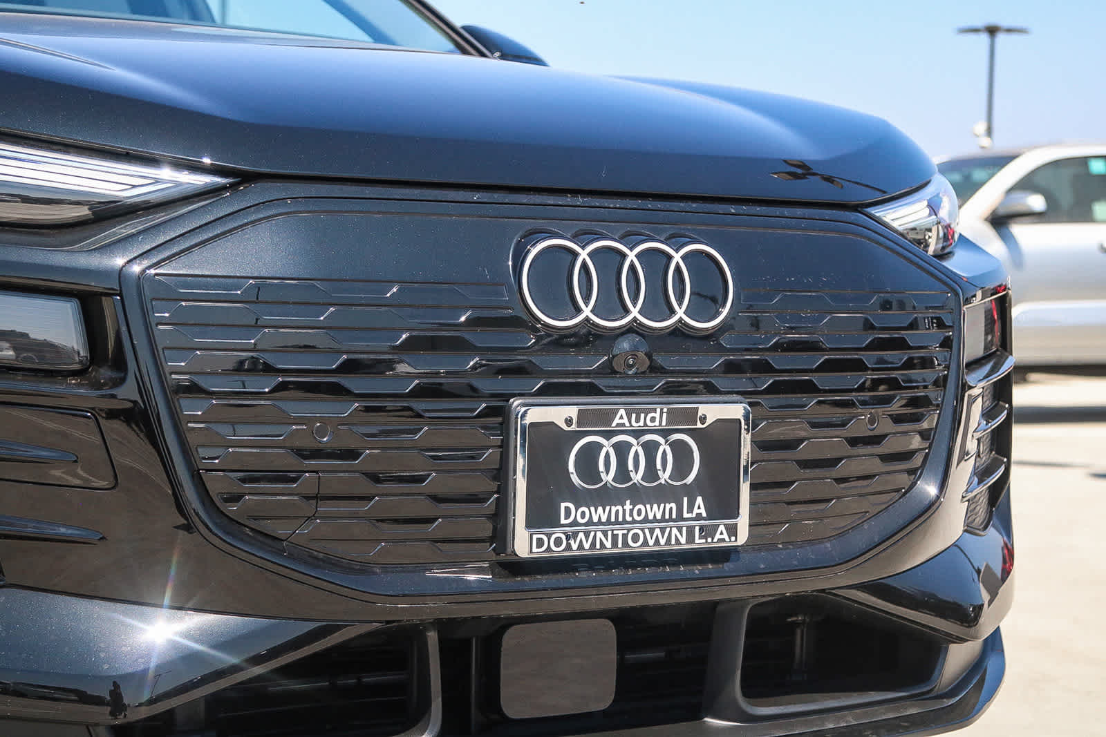 Thumbnail: 2025 Audi Q6 e-tron - 5