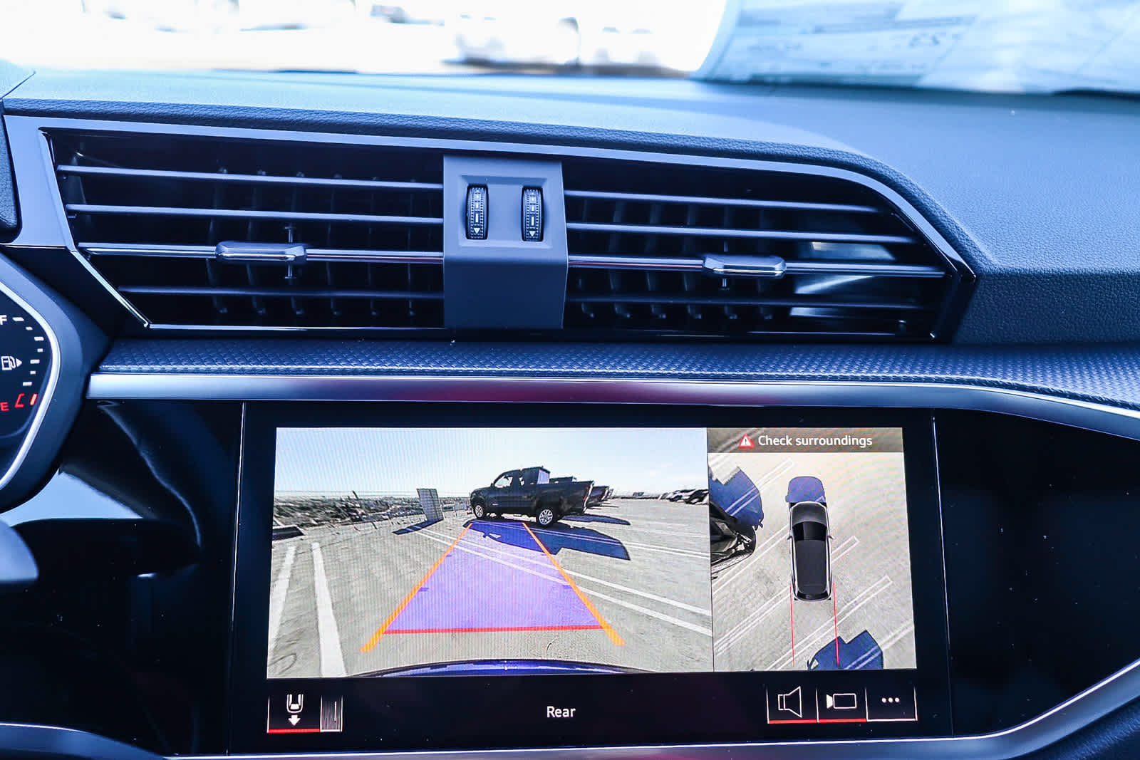 Thumbnail: 2025 Audi Q3 - 36