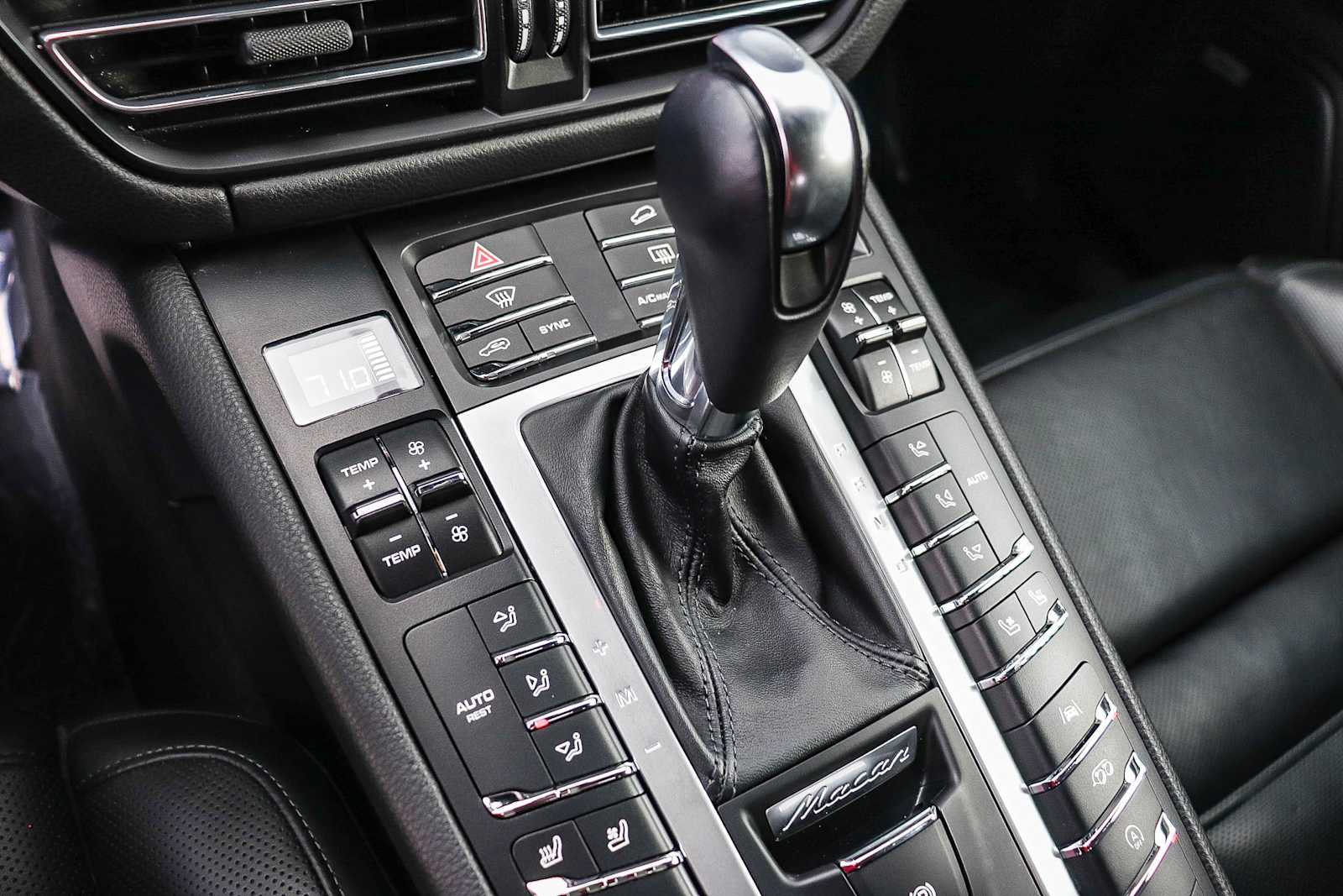 Thumbnail: 2021 Porsche Macan - 27