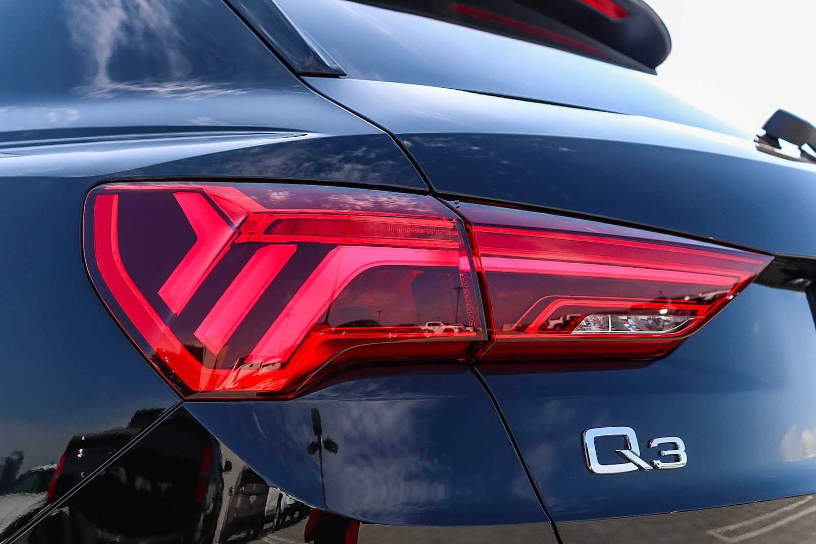 Thumbnail: 2025 Audi Q3 - 12