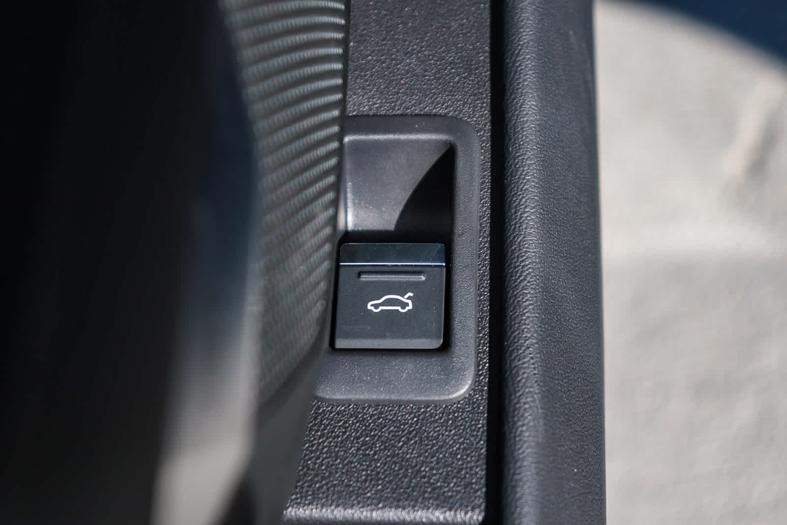 Thumbnail: 2025 Audi RS e-tron GT - 30