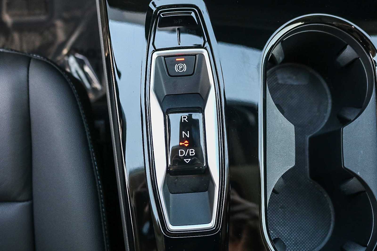 Thumbnail: 2025 Audi Q6 e-tron - 27