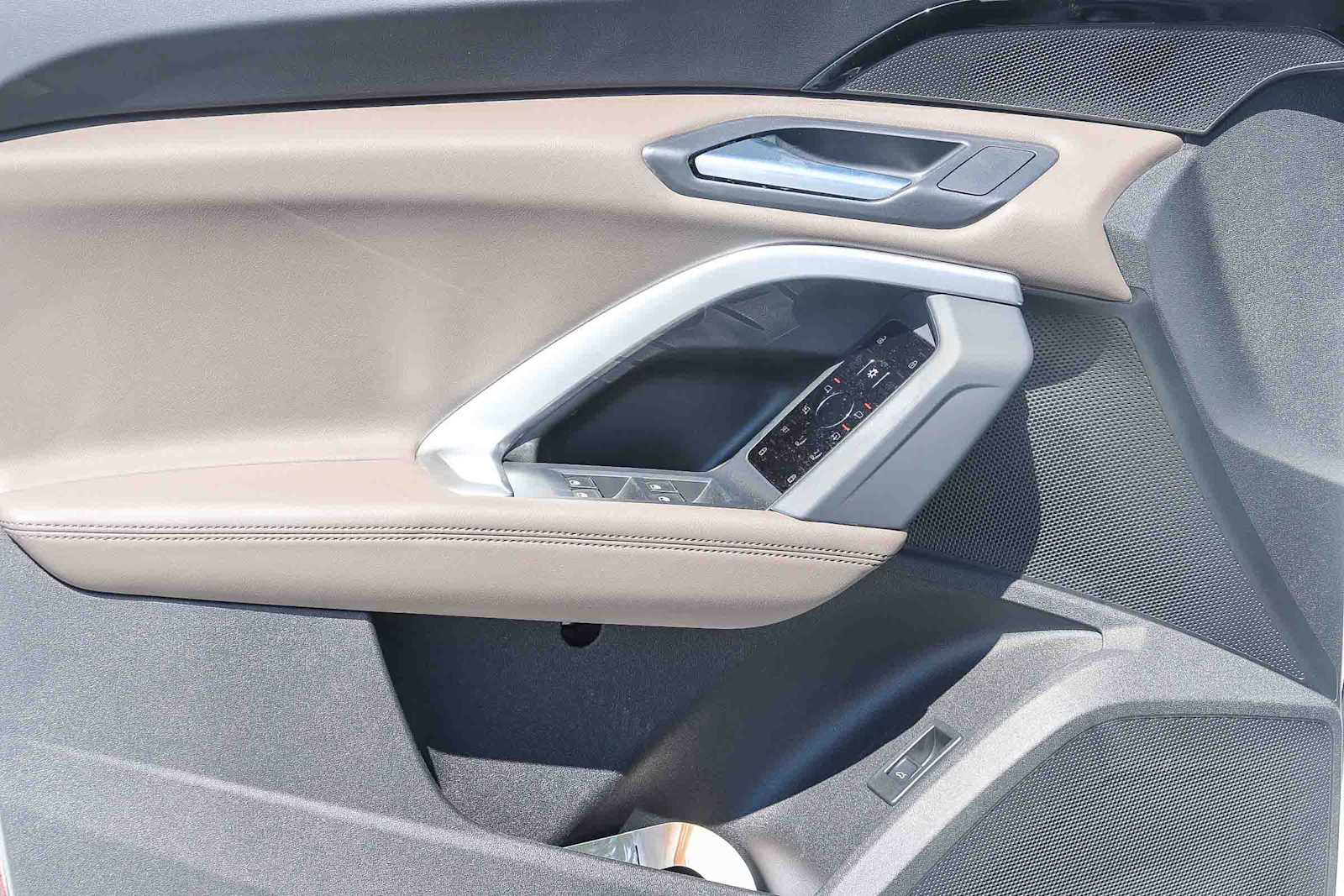 Thumbnail: 2025 Audi Q5 - 23